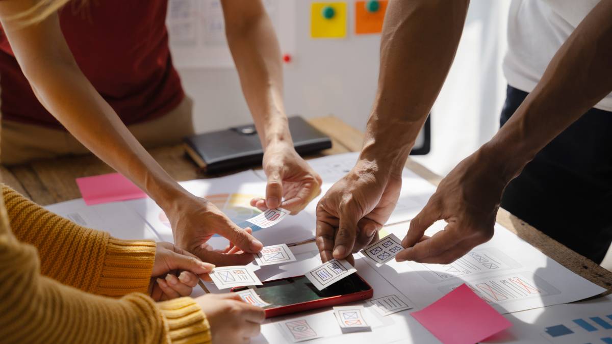 PR and Social Media Marketing: 2 Sides of the Same Coin 2 PR and Social Media Marketing: 2 Sides of the Same Coin