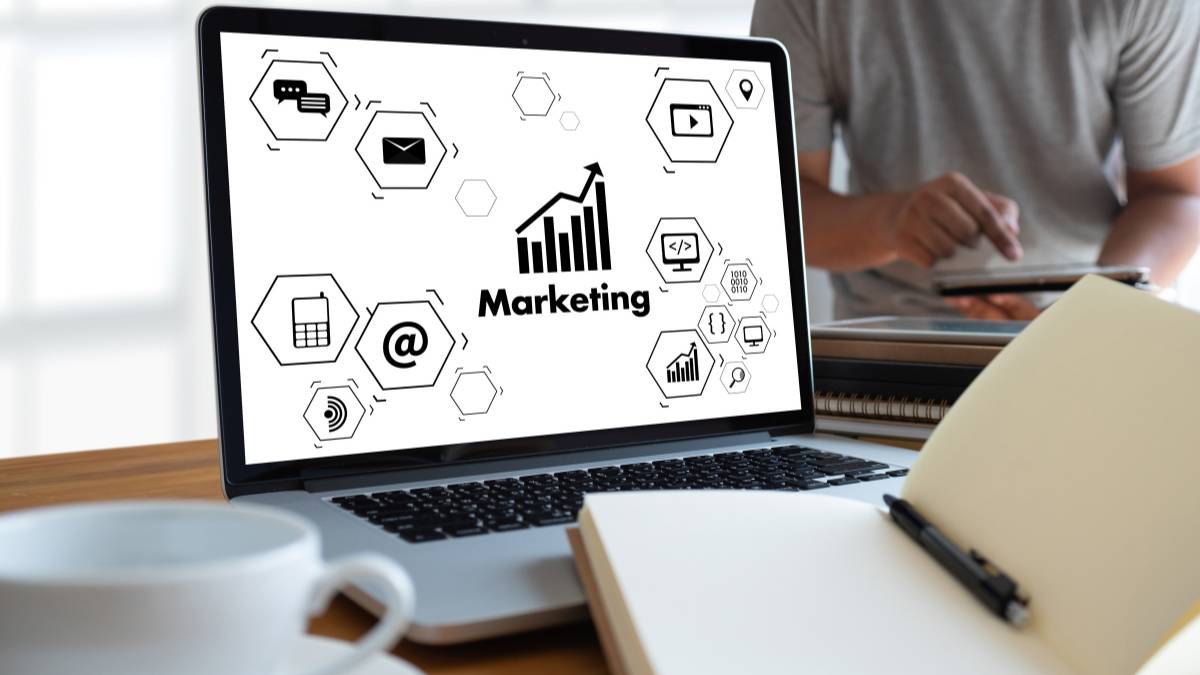 The Holistic Marketing Concept: How Brands Actually Earn Trust 4 The Holistic Marketing Concept: How Brands Actually Earn Trust
