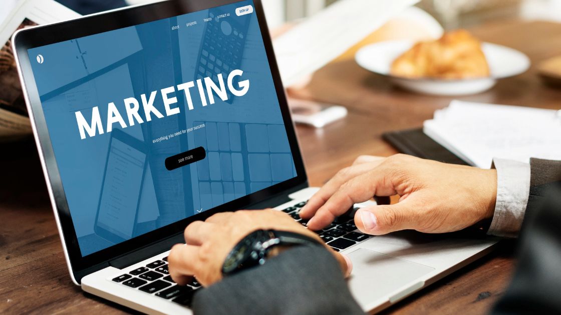 Agentic Marketing Platforms: The Complete Guide to AI Agents That Plan, Execute & Optimize Marketing 1 Agentic Marketing Platforms